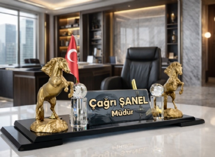 Şahlanan at biblolu masa isimliği