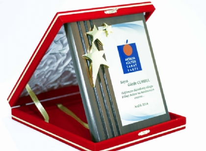 Üç yıldızlı plaket